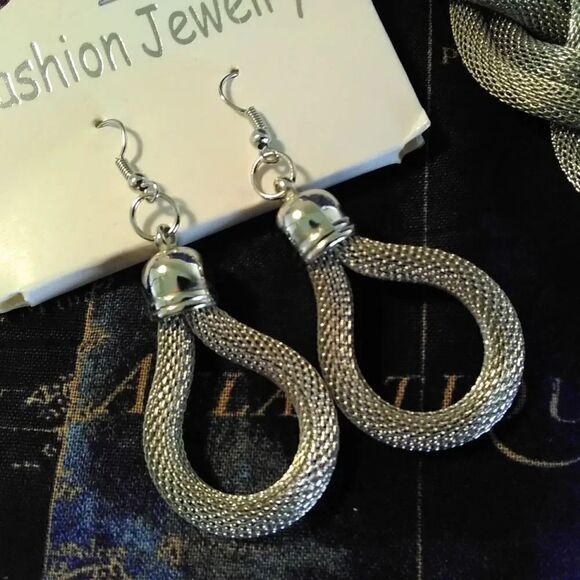 Jewelry-silver-necklace/earring set  - Picture 3 of 7